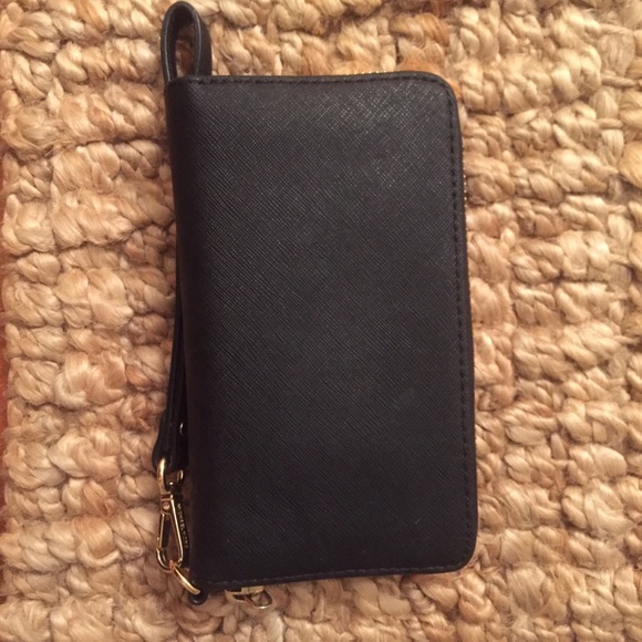 Michael Kors Wallet/Wristlet - Picture 2 of 6